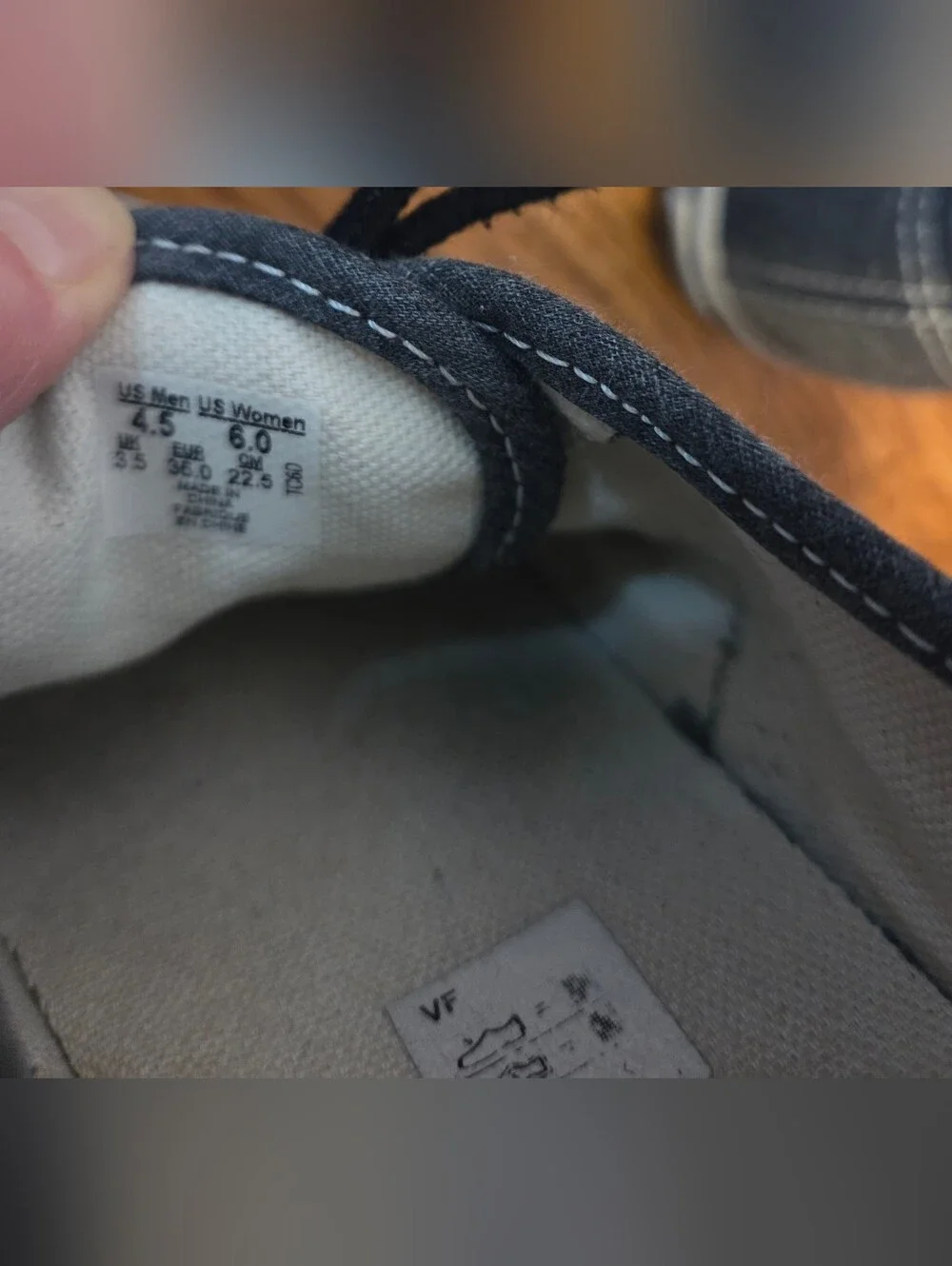 Vans Low-Top Sneaker in Charcoal grey and Black Size 6